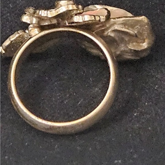 RARE blush Chanel Vintage 3 Camellia Enamel & Rhinestone CC Logo Ring! SZ 6.75 - Picture 3 of 7